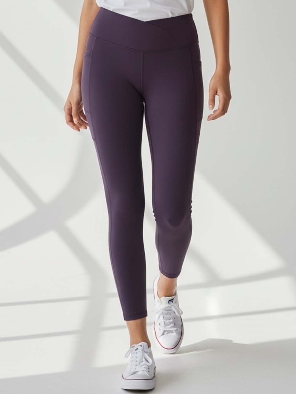 Old Navy Women's Active Powersoft Leggings Go Dry High Rise Plum Color 25" Sz L